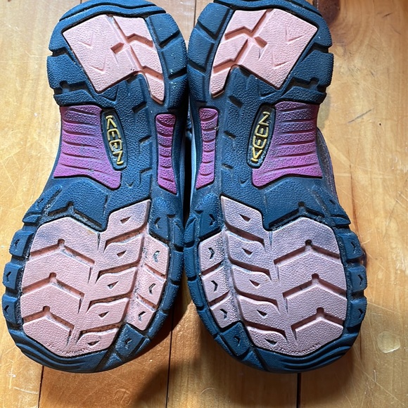 Kids size 13 Keen Newport Sandals - Picture 2 of 2